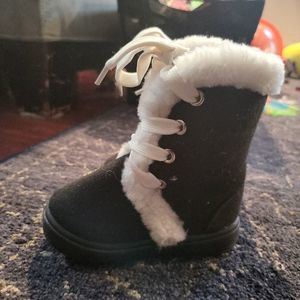 Black and White Lace-Up Sherpa Boots Size 3 Infant